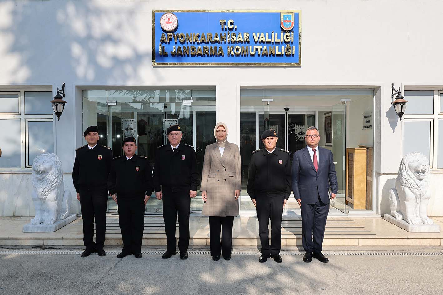 Vali Doç. Dr. Kübra Güran Yiğitbaşı Afyonkarahisar İl Emniyet Müdürlüğü ve İl Jandarma Komutanlığı'nı Denetledi