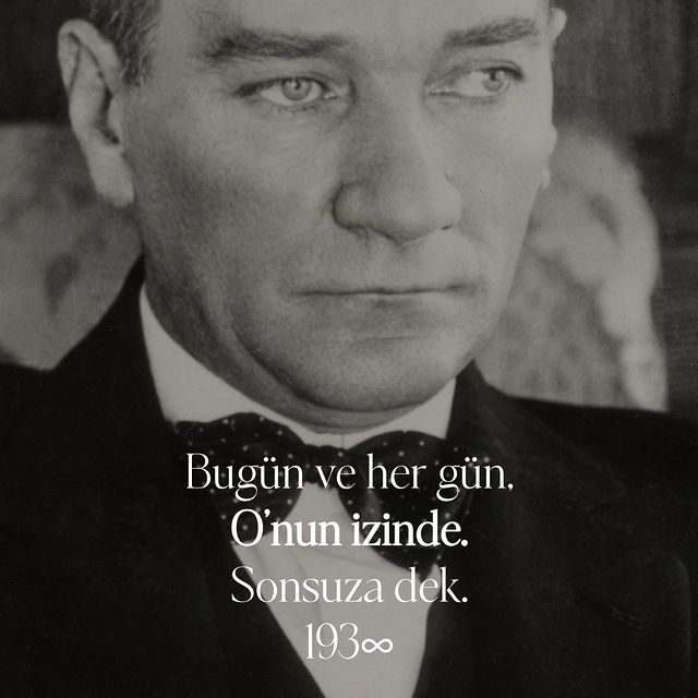 Mustafa Kemal Atatürk'ü Anma Günü'nde Saygı Durumu