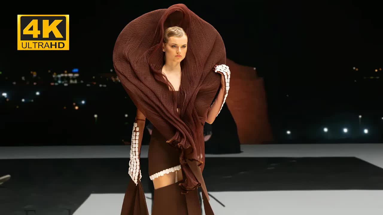 Riyad Moda Haftası'nda Atelier Hekayat Bahar/Yaz 2025 Koleksiyonu Tanıtıldı