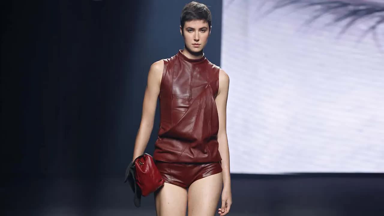 Mercedes-Benz Fashion Week Madrid'de Santamarta'nın 2025 İlkbahar/Yaz Defilesi