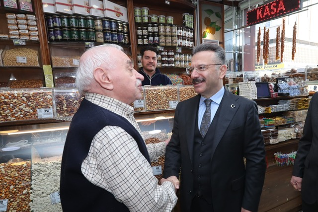 Vali Hüseyin Aksoy, Eskişehir'de Kurtuluş Kuruyemiş'i ziyaret etti