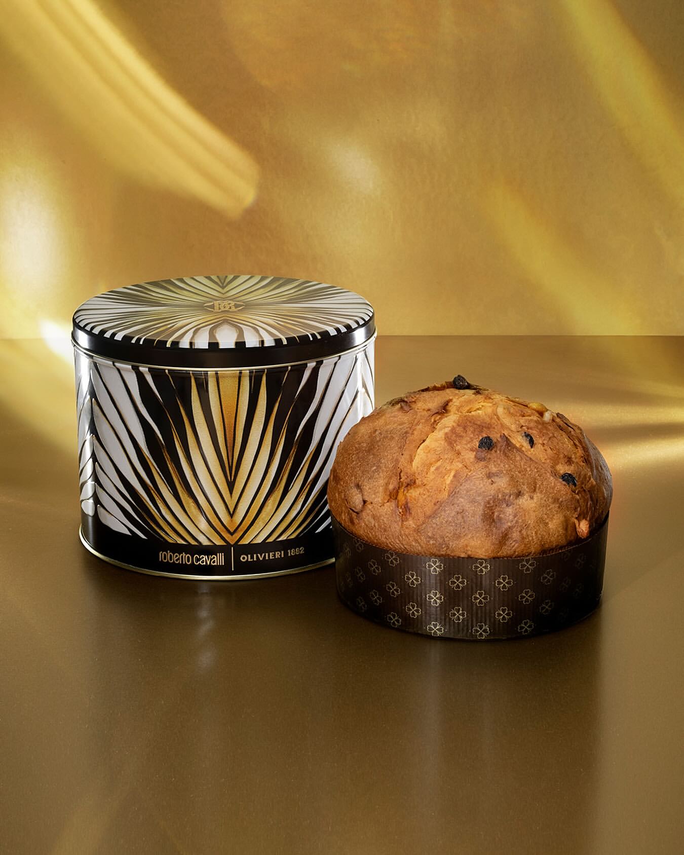 Gurme Tutkunları İçin Heyecan Verici Bir Gelişme: Roberto Cavalli Panettone Olivieri 1882 ile Sunuluyor