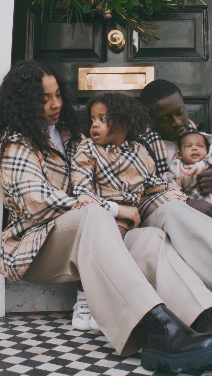 Burberry Classics Koleksiyonu ile Unutulmaz Bir Aile Kutlaması