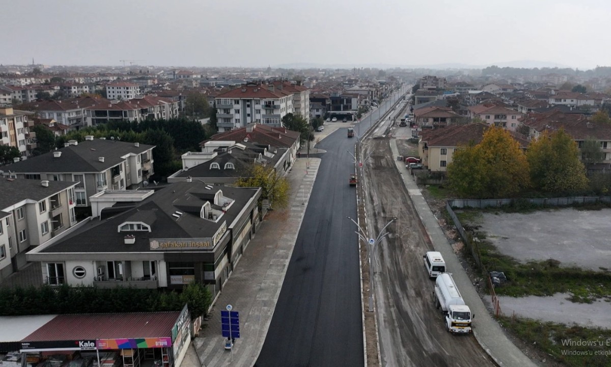 Sakarya Büyükşehir Belediyesi, Ahmet Yesevi Caddesi'ni Estetik Yenileme Projesiyle Değerlendiriyor