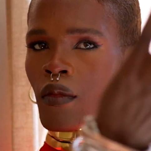 Nonbinary Model Meadowlands Soweto, Modada ve Sanatta Kendini Buluyor