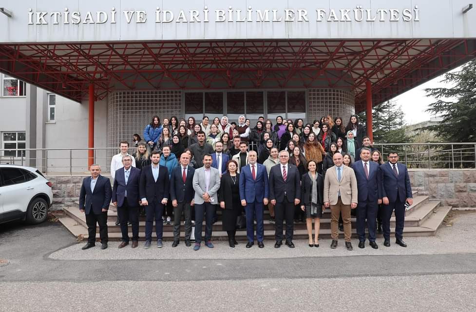 Çalışma ve Sosyal Güvenlik Bakanı Hacettepe Üniversitesi'nde Akademisyenler ve Öğrencilerle Buluştu