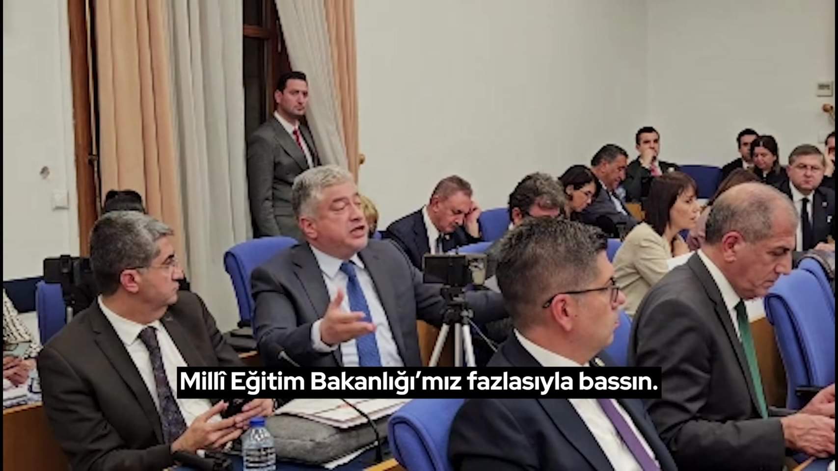 Millî Eğitim Bakanlığı'na Çağrı: Ücretsiz Kaynak Kitap Sağlanmalı