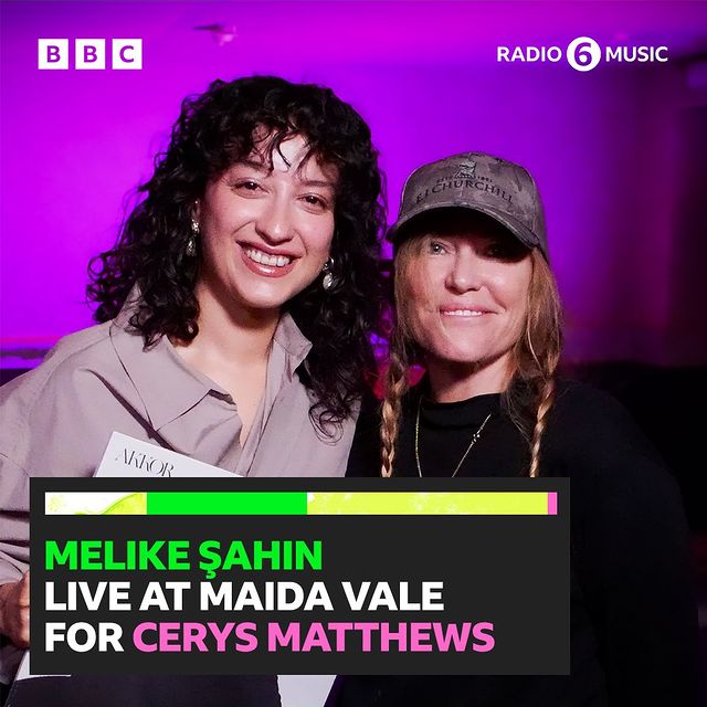 Şarkıcı Melike Şahin, Ünlü Sunucu Cerys Matthews İçin Unutulmaz Performans Sergiledi