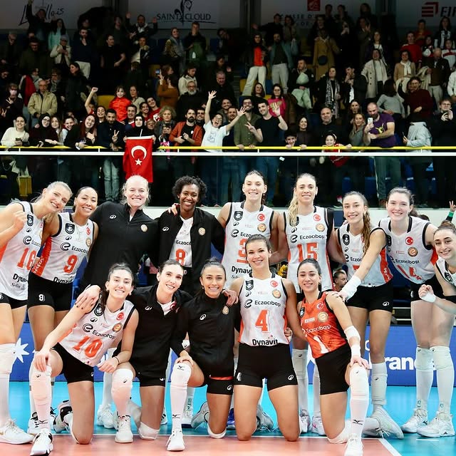 Eczacıbaşı Voleybol Takımı Üstün Performansıyla Dikkat Çekiyor