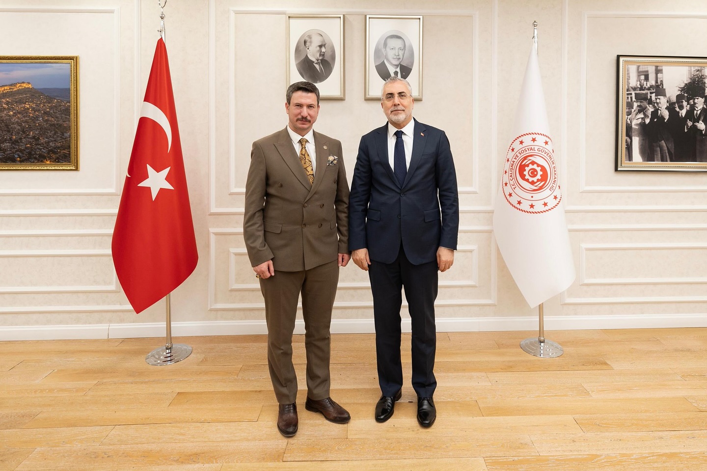 Çalışma ve Sosyal Güvenlik Bakanı Vedat Işıkhan, Giresun Milletvekili Ertuğrul Gazi Konal'ı Kabul Etti