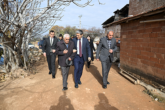 Vali Dr. Naci Aktaş, Karahallı ilçesinde İncelemelerde Bulundu