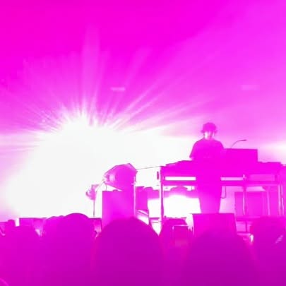 Jamie xx, Güney Kore'de DJ'lik Yaparken Olaylı Bir Gece Geçirdi