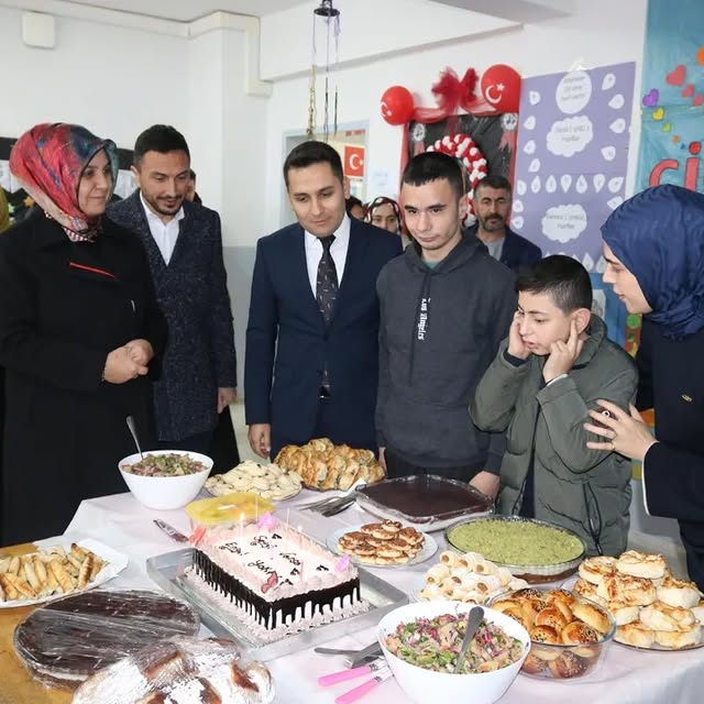 3 Aralık Dünya Engelliler Günü'nde İhsaniye'deki Özel Eğitim Sınıfları Ziyaret Edildi