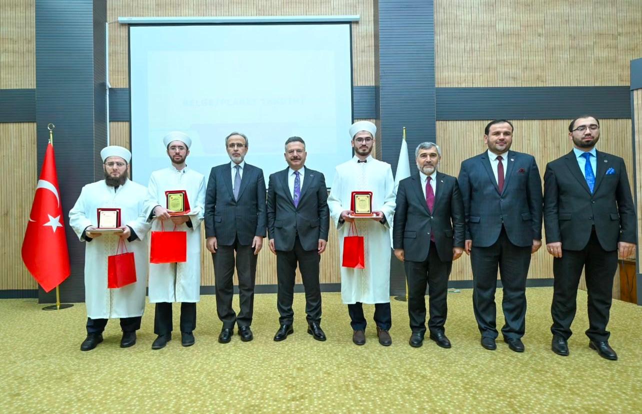 Valimiz Sayın Hüseyin Aksoy, 2024 Yılı Diyanet Akademisi Eskişehir Dini İhtisas Merkezi 2. Dönem Aday Din Görevlileri Mezuniyet Törenine Katıldı