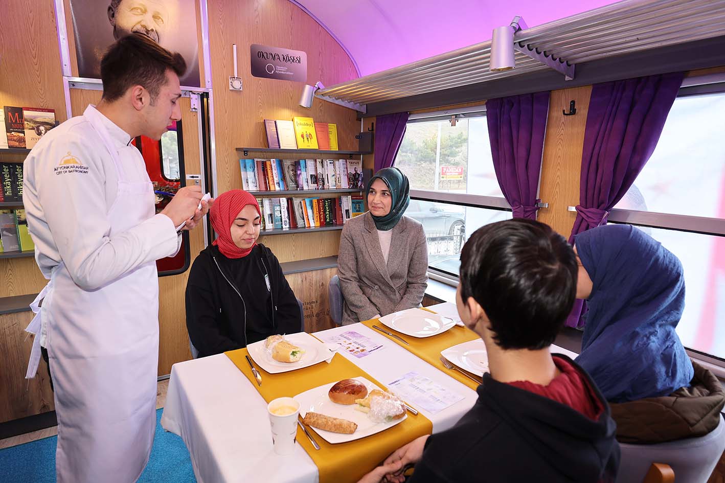 Olgunlaşma Enstitüsü bünyesinde Vagon Afyon Kafe açıldı