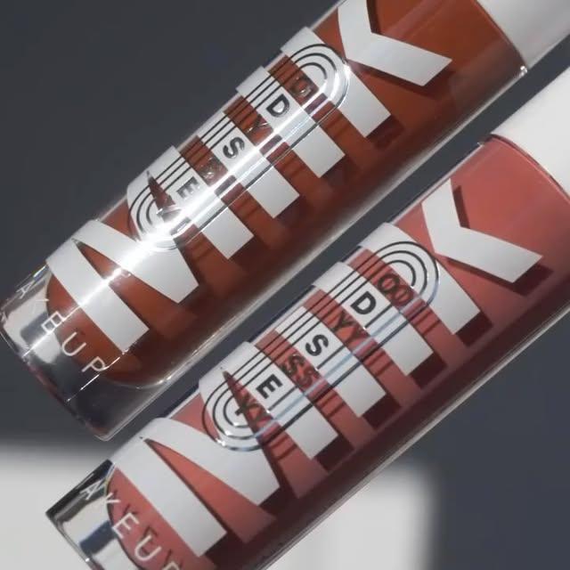 Lisha Eubanks, Odyssey Lip Oil Gloss ile Göz Alıcı Dudak Kombinasyonu Sergiledi