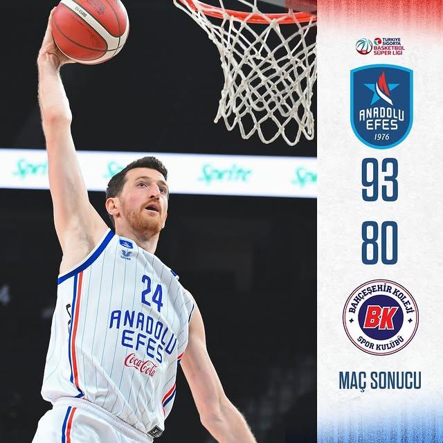 Anadolu Efes, Bahçeşehir Koleji'ni 93-80 Mağlup Etti