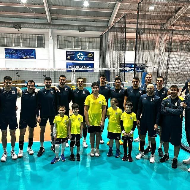 Fenerbahçe Spor Okulları, Genç Voleybolcularla Buluştu