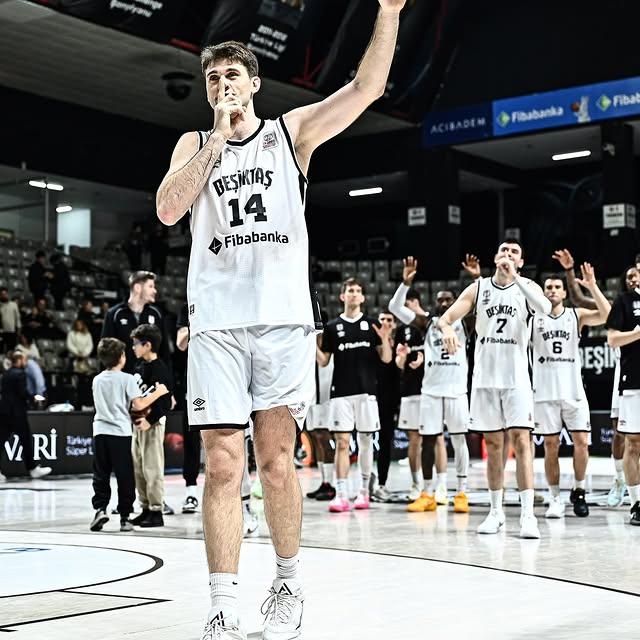 Beşiktaş Fibabanka Basketbol Takımı, Dustin Slevadan'ın Performansından Yararlanıyor