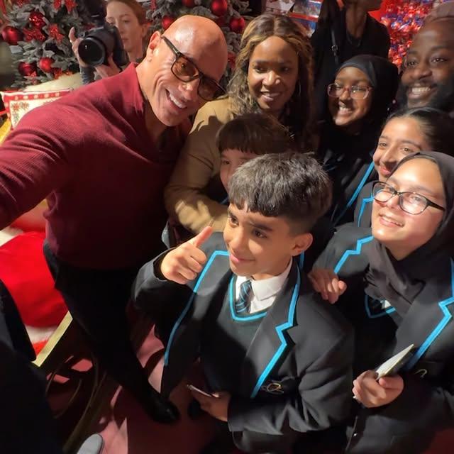 Dwayne Johnson Çocuklara Sürprizler Yaparak Pozitif Etkisini Sürdürdü