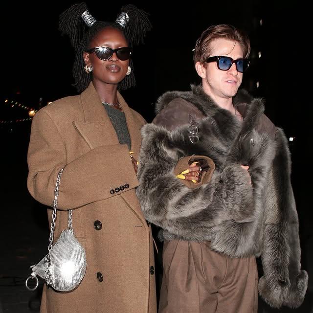 Jodie Turner-Smith ve Daniel Lee, Burberry Noel Yemeğinde Şıklığıyla Göz Kamaştırdı