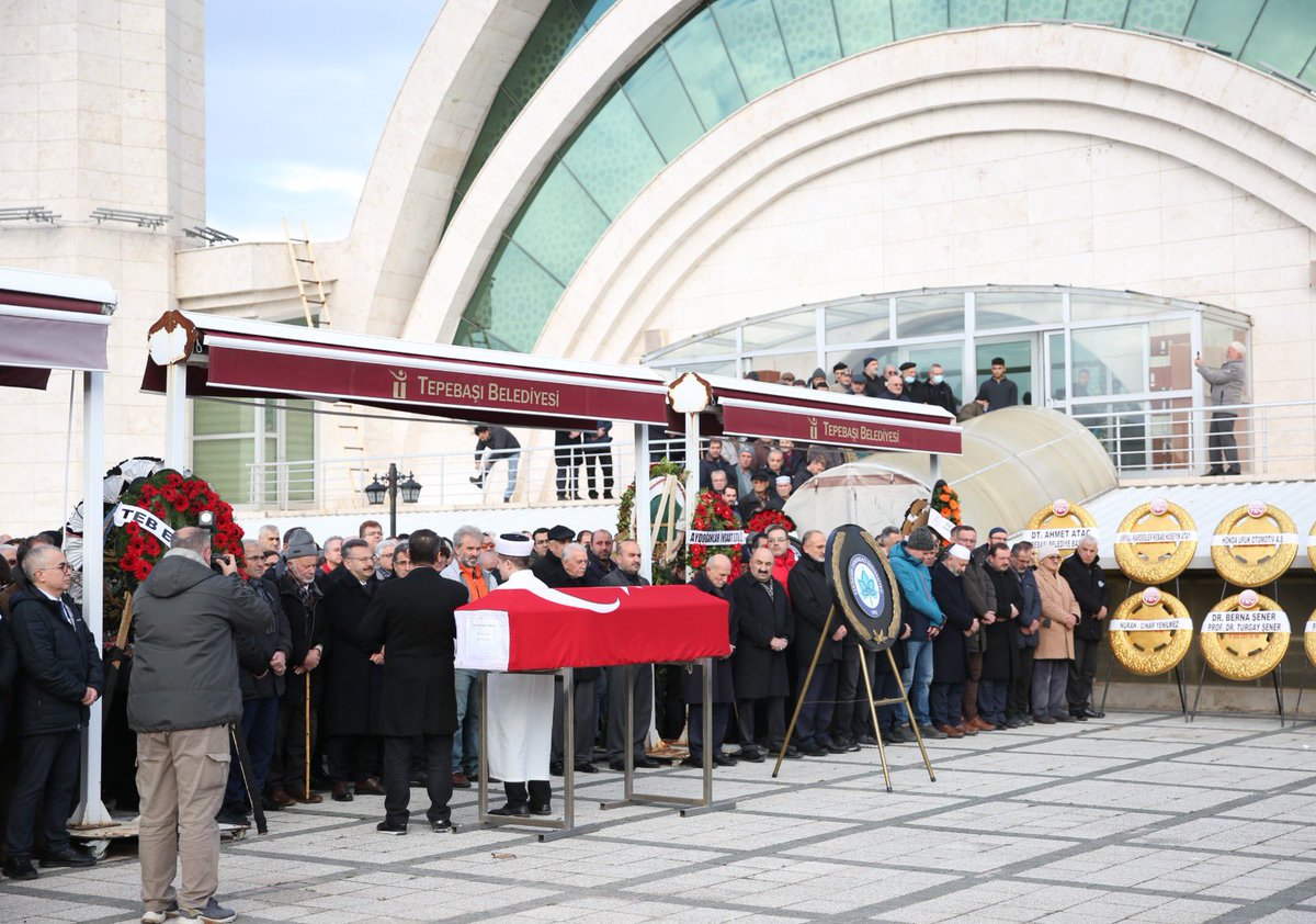 Eskişehir Osmangazi Üniversitesi'nin Önde Gelen Ortopedi ve Travmatoloji Hocası Son Yolculuğuna Uğurlandı