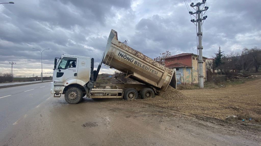 İnönü Belediyesi Çevre Düzenleme ve Temizlik Çalışmalarına Devam Ediyor