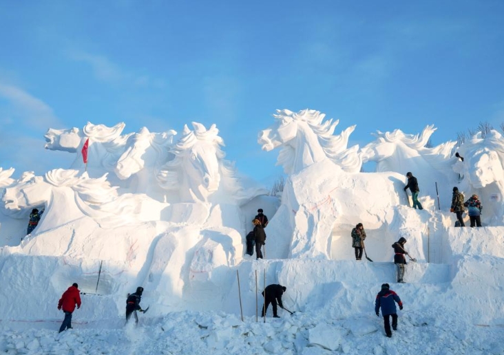 37. Sun Island Uluslararası Kar Heykeli Fuarı Harbin'de Açıldı