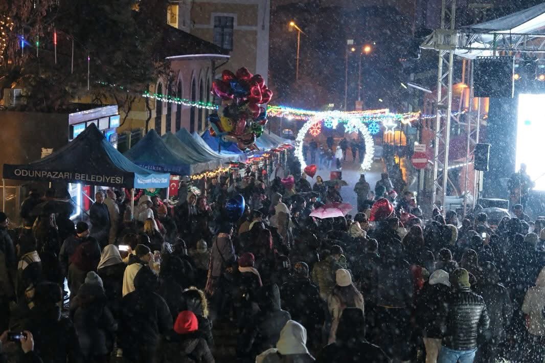 Eskişehir’de Yeni Yıl Pazarı Coşkusu