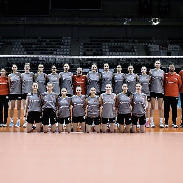 16 Yaş Altı Kadın Voleybol Milli Takımı Kampına Girdi