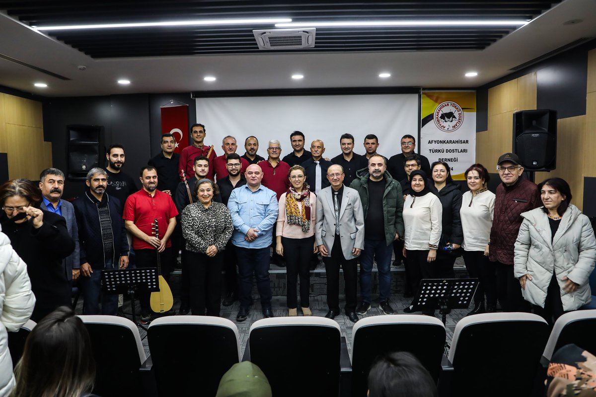 Afyon'da Türk Halk Müziği Etkinliği Unutulmaz Bir Geceye Dönüştü