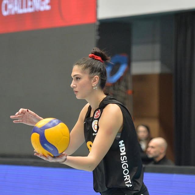 Yasemin Güveli: Voleybol Benim İçin Bir Dostluk İlişkisi