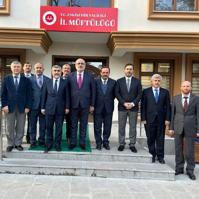 Mushafları İnceleme ve Kıraat Kurulu Başkanı Dr. Hafiz Osman Şahin ve Diyanet İşleri Başkanlığı Hizmet İçi Eğitim ve Rehberlik Daire Başkanı Osman Alpaslan, Eskişehir İl Müftüsü Muharrem Gül'ü Ziyaret Etti