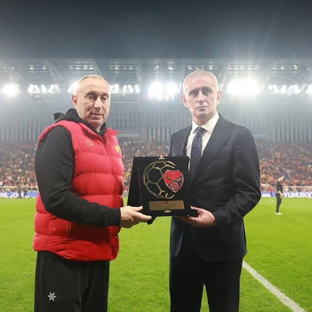 TFF Başkanı İbrahim Ethem Hacıosmanoğlu Fair Play Ödülü Takdimi