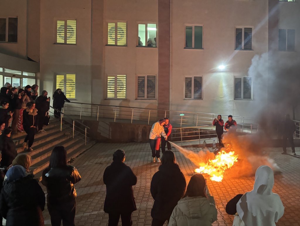 Afyonkarahisar'da Öğrencilere AFAD Tarafından Afet Farkındalık Eğitimi Verildi