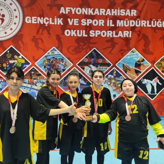 Ayazini Ortaokulu Okul Sporları Yıldız Kızlar Futsal'ında İl Dördüncüsü Oldu