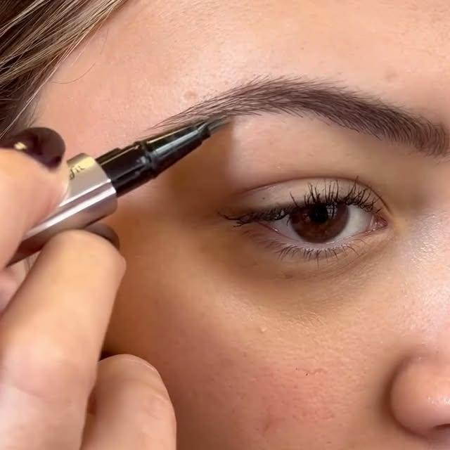 Benefit Türkiye, Mighty Fine Brow Peni’ni Tanıttı