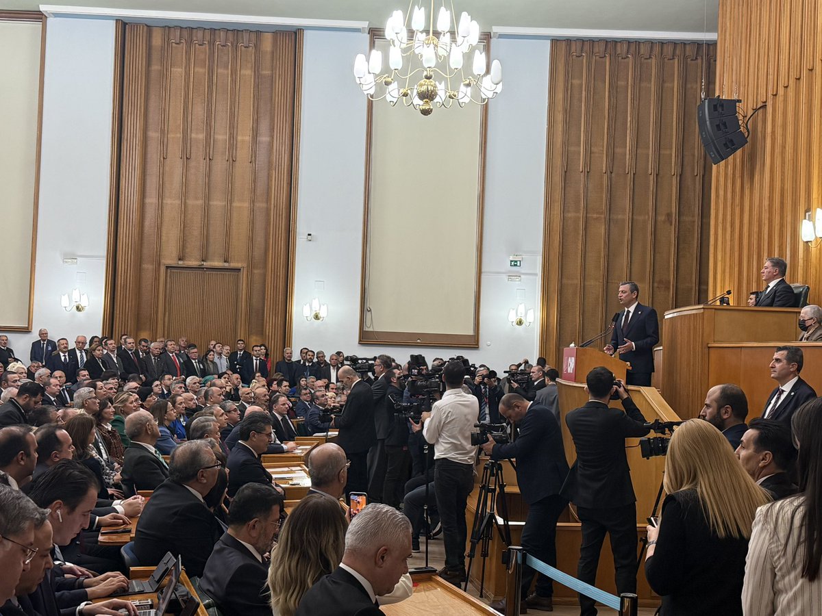 
Cumhuriyet Halk Partisi (CHP) Genel Başkanı Özgür Özel'den Önemli Açıklamalar
