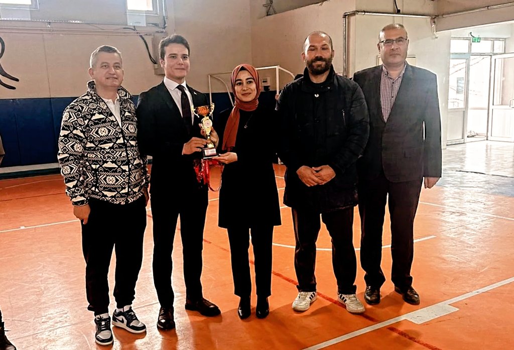 Mahmudiye'de Voleybol Turnuvası Sonuçlandı