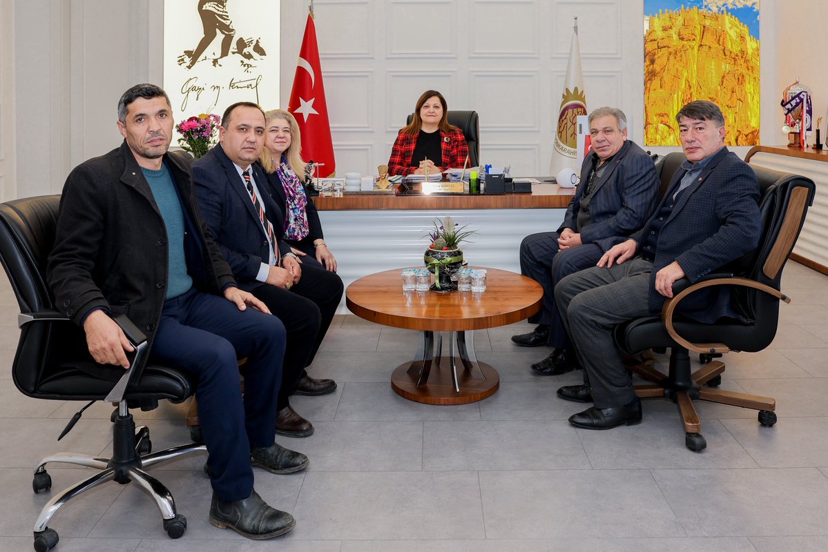 Karahisar Muhtarlar Derneği Başkanı Sevgi Ayar, Yönetim Kurulu Üyelerine Teşekkür Etti.