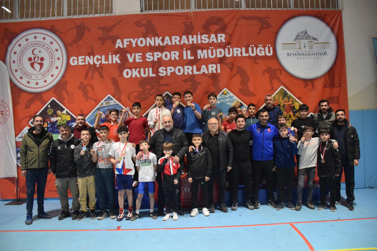 Afyonkarahisar'da Okul Sporları Yıldız Erkekler Grekoromen ve Serbest Güreş Müsabakaları Tamamlandı