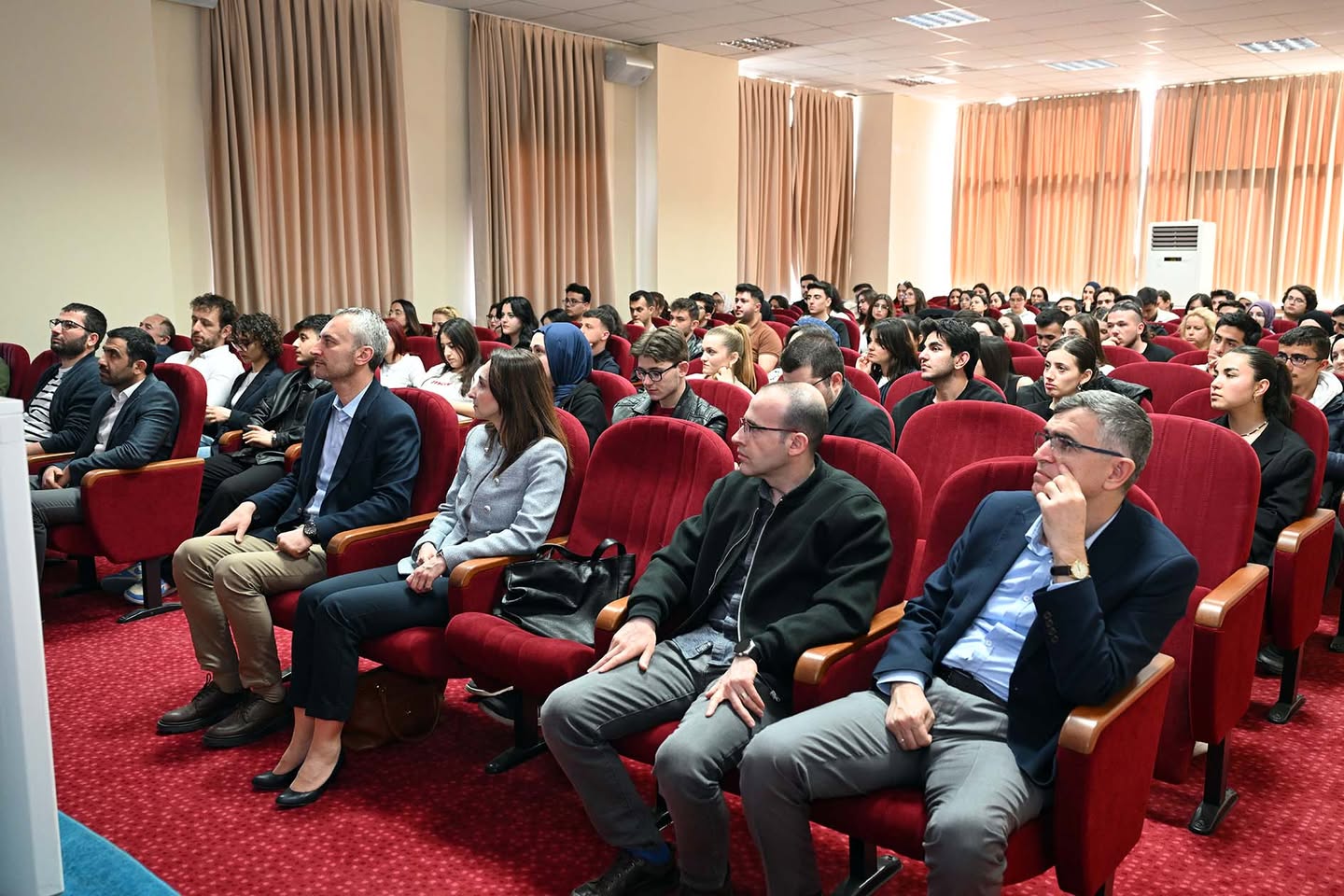 Afyon Kocatepe Üniversitesi'nde Vikipedi ve Dijital Okuryazarlık Söyleşisi Gerçekleştirildi