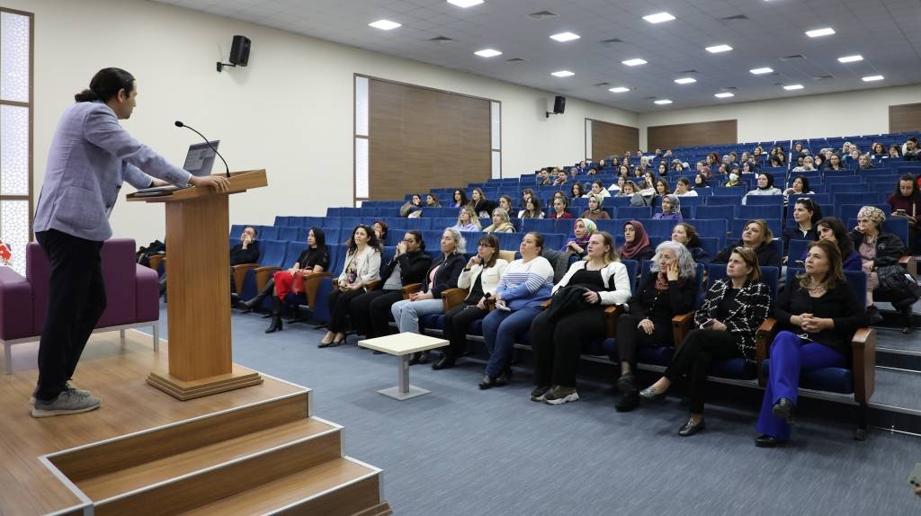 Afyonkarahisar Sağlık Bilimleri Üniversitesi'nde Kadın ve Estetik Algısı Paneli Düzenlendi