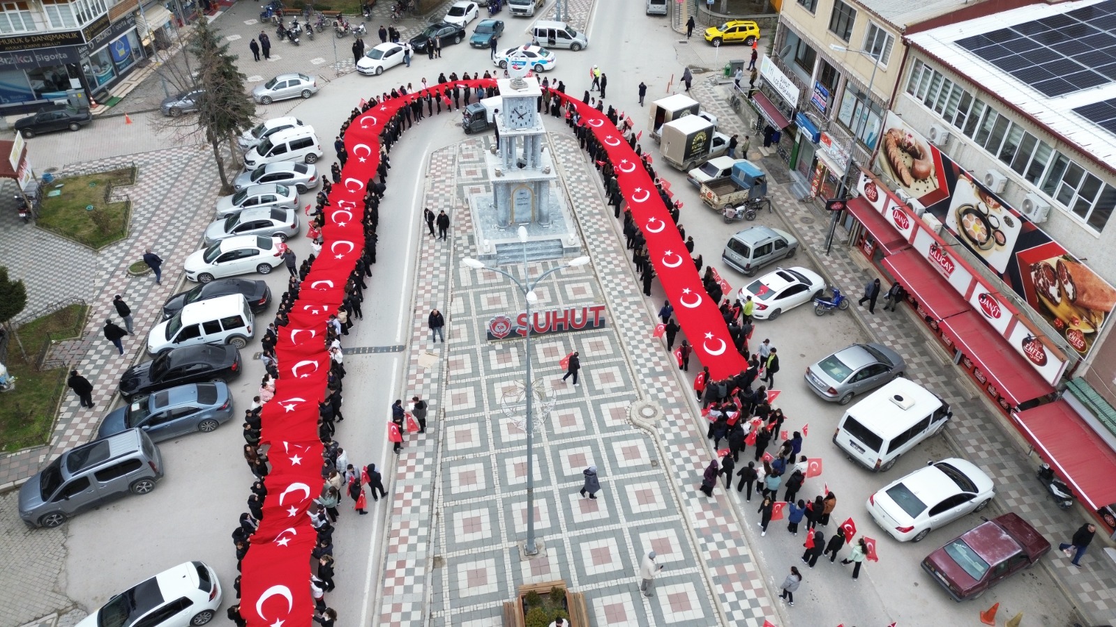 150 Metrelik Dev Bayrakla Sevgi Yürüyüşü