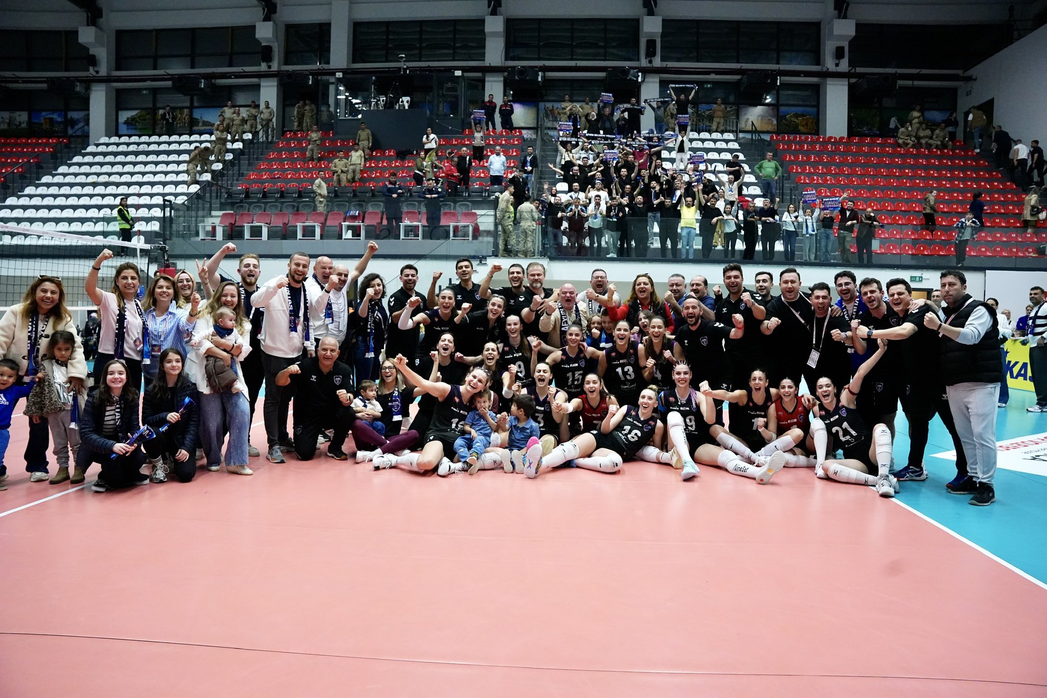 Afyon Belediye Voleybol Takımı Başarı Elde Etti