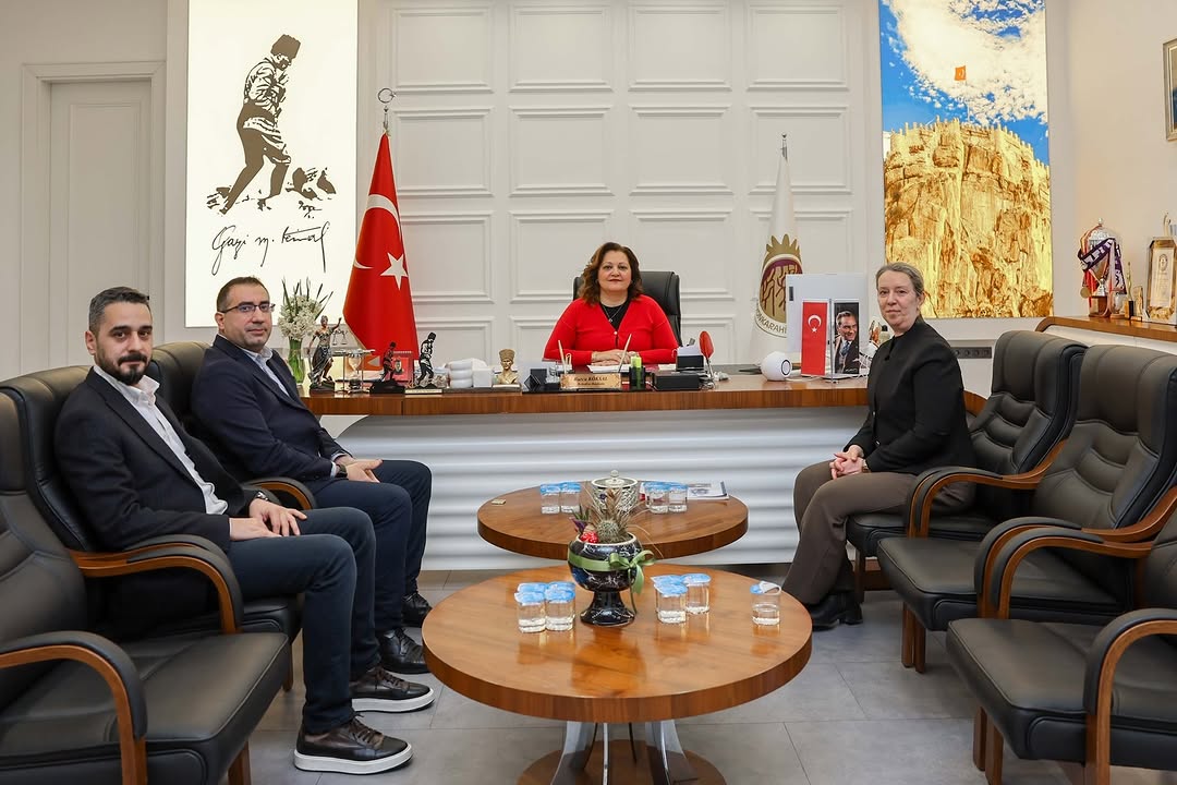 Afyon Kocatepe Üniversitesi Güzel Sanatlar Fakültesi Dekanı ve İç Mimarlık Bölümü Öğretim Görevlileri Görüş Alışverişinde Bulundu