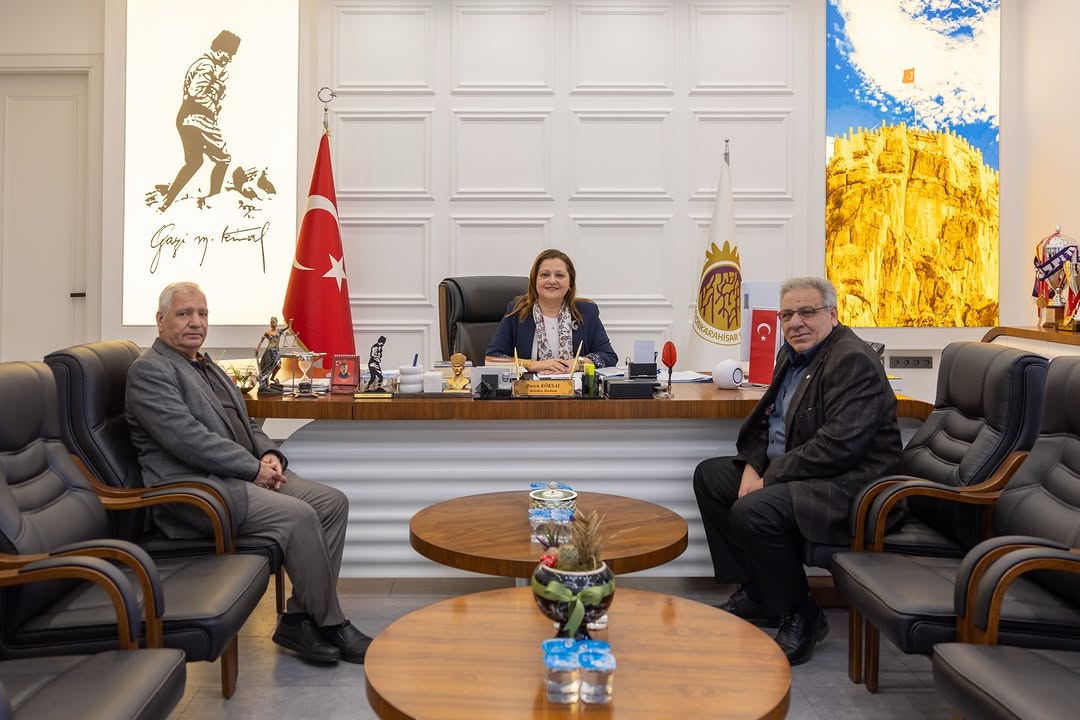 Afyonkarahisar Belediye Başkanı Burcu Köksal, Akçin Mahalle Muhtarı Mehmet Özçınar ile Görüş Alışverişinde Bulundu