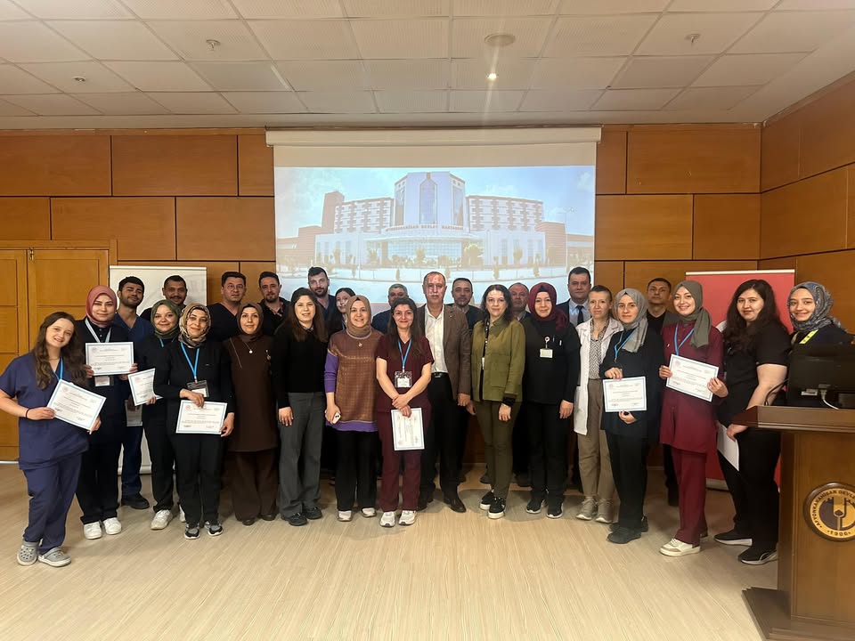Afyonkarahisar Devlet Hastanesi'nin Yoğun Bakım Hemşireliği Eğitim Programı Başarıyla Tamamlandı