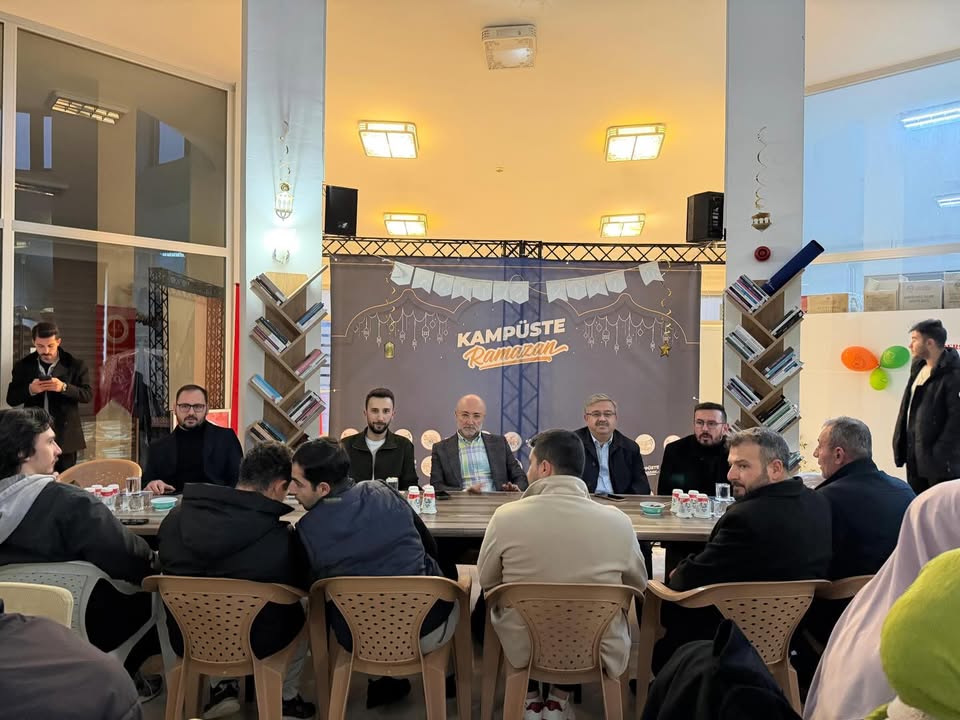 Afyonkarahisar Milletvekili İbrahim Yurdunuseven'in Üniversite Kampüsünde Gerçekleştirdiği Ramazan Etkinliği