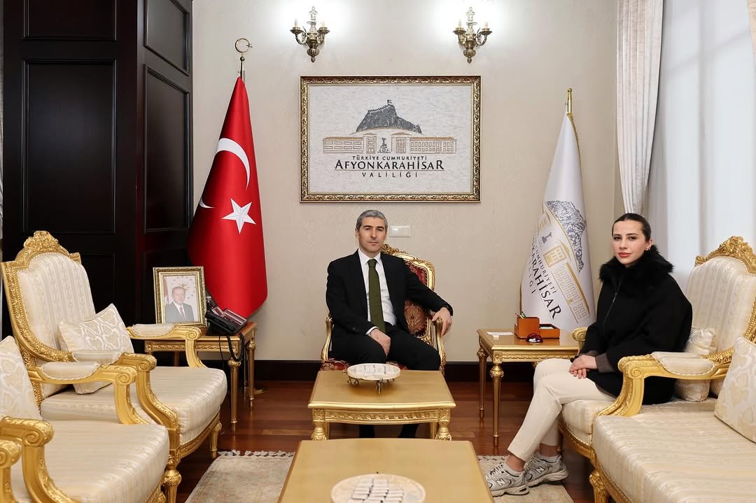 Afyonkarahisar Valiliği'nden Özel Ziyaret: Valimiz Dr. Naci Aktaş, Haber Programı Sunucusu Dilara Sayan’ı Kabul Etti